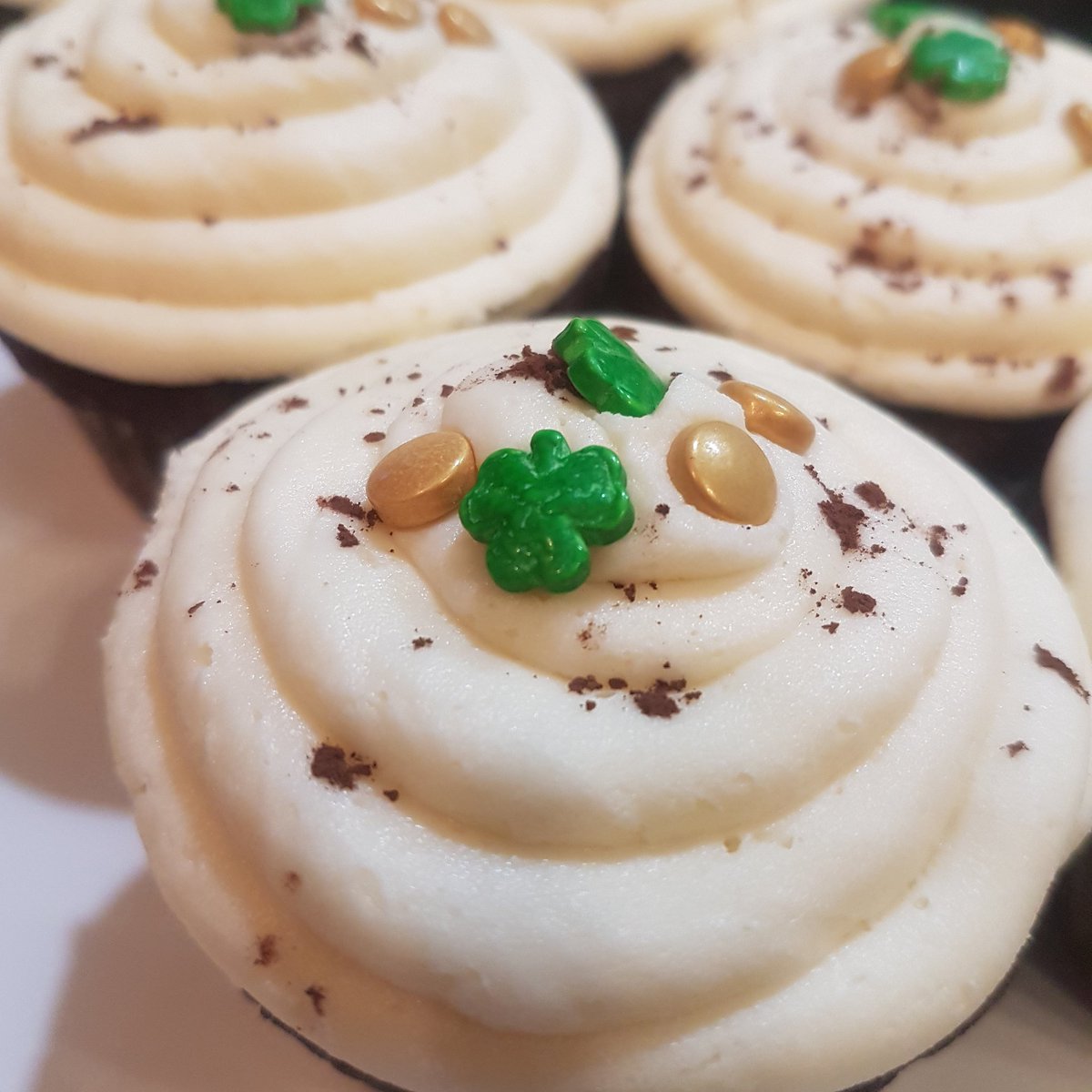 pattyvelco's tweet photo. St Patty's Day Chocolate Guiness Cupcakes with Baileys Buttercream @cbcbakingshow dreams https://t.co/aRf9EEaK6D