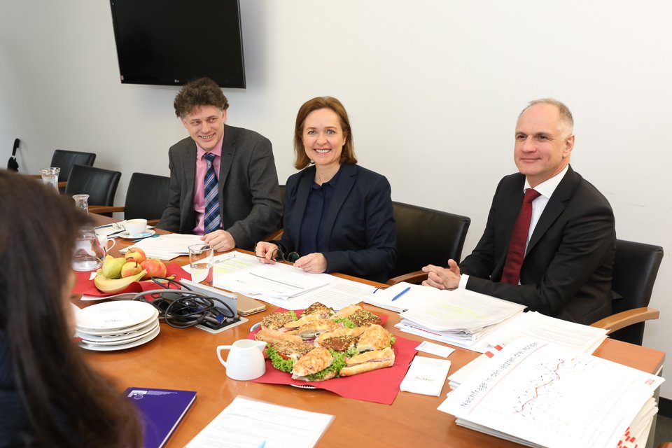heute Konjunkturdaten der Ö Werbebranche gemeinsam mit WIFO in der Wirtschaftskammer Ö präsentiert: Werbekonjunktur im robusten Konjunkturhoch. 75% der ö Agenturen sind zufrieden mit aktueller Auftragslage tinyurl.com/yay5aw9k