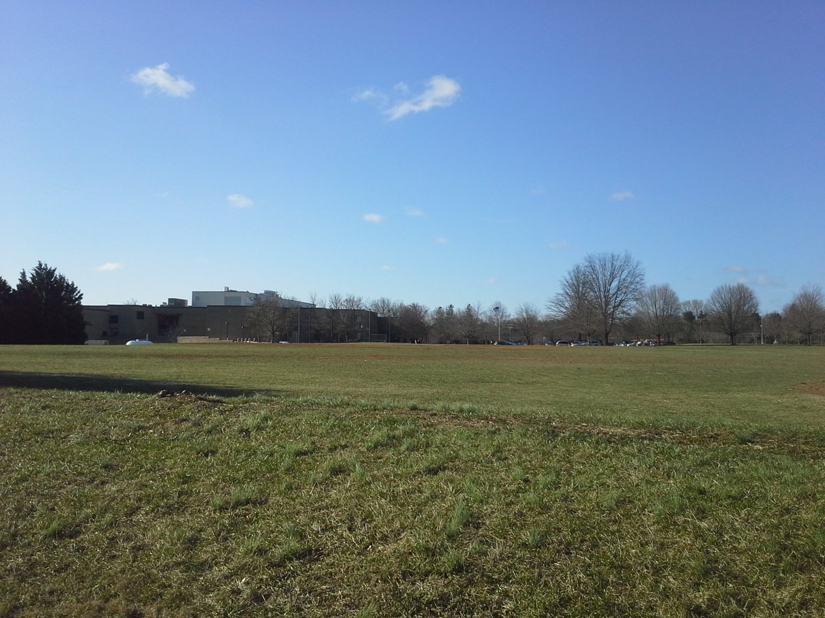 kamv9's tweet photo. 9:50 am - nothing to see on north sid of the fallston high school https://t.co/vHvRuQn7sM