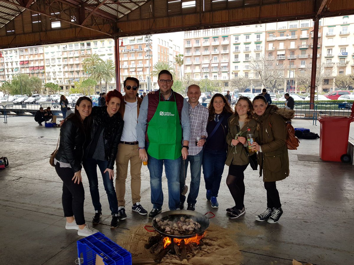 AJEValencia's tweet photo. En #PaellaStartups representando a los #jovenesempresarios #AlgoSeMueveEnValencia #Fallas https://t.co/0fl2H5Y5in