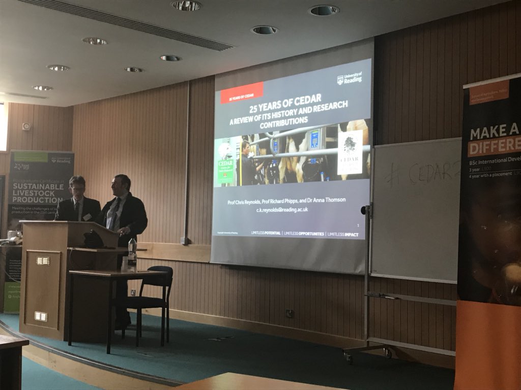 vix_king's tweet photo. Just waiting for the afternoon speakers @UniofReading #CEDAR25 https://t.co/2FVO0JQABJ