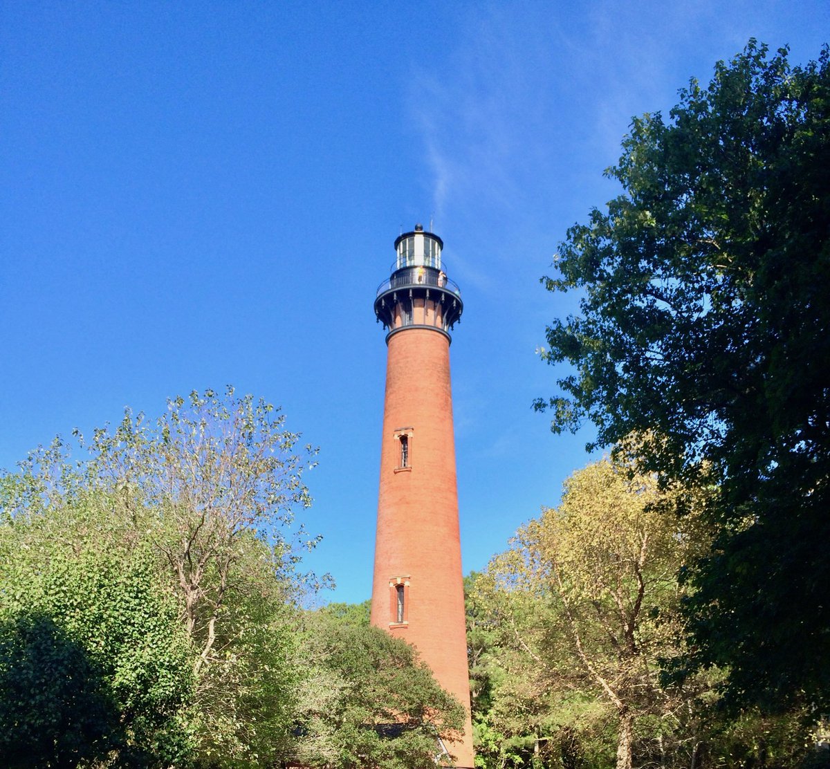 homesbysaga's tweet photo. The Currituck Lighthouse will be opening for the 2018 season this Saturday, March 17th.  For the first day, the lighthouse will be open 9am until 5pm for FREE climbs! Would you climb the 220 steps to the top? https://t.co/pC8qZn6H2s