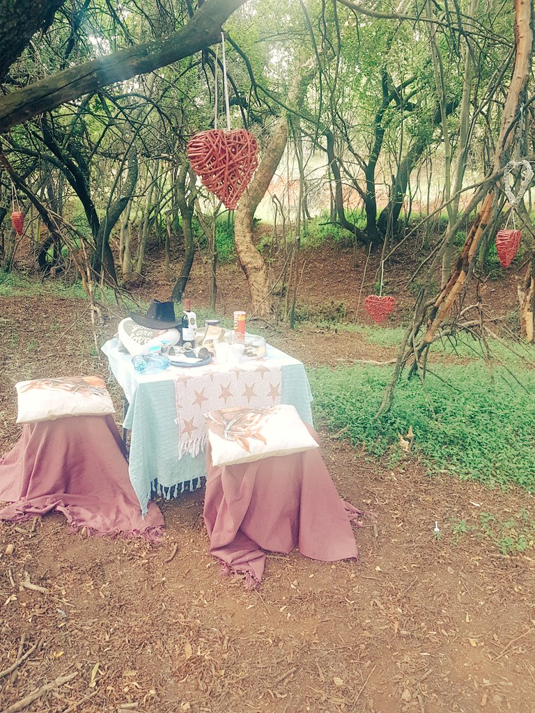Our Private Sunset Safari for 2, includes a surprise pitstop with lots of goodies! Treat your partner with our super romantic Private Sunset Horseback Safari ❤❤❤❤