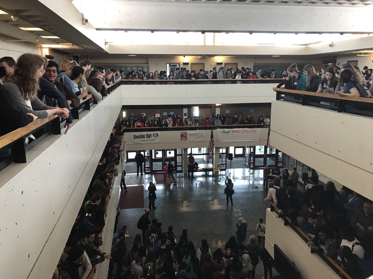 lobby_observer's tweet image. WHS students walk out to honor the lives lost in the Parkland, FL shooting.