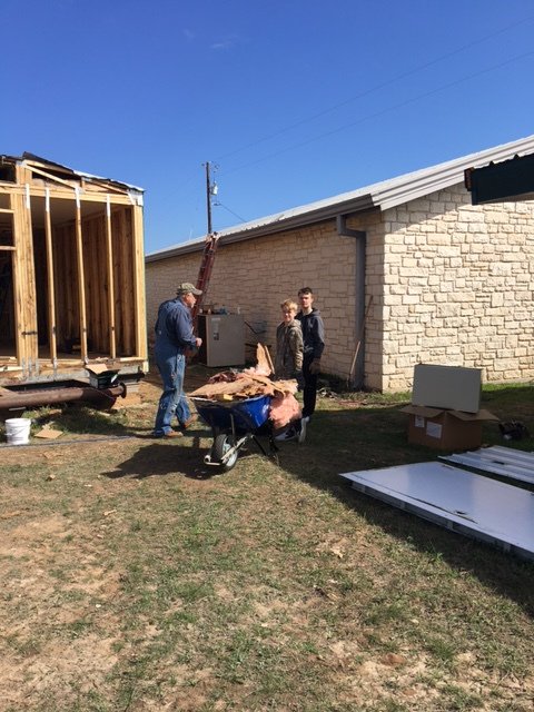 Volunteer Christian Builders Making Progress fbcallenmissions.wordpress.com/2018/03/14/vol…