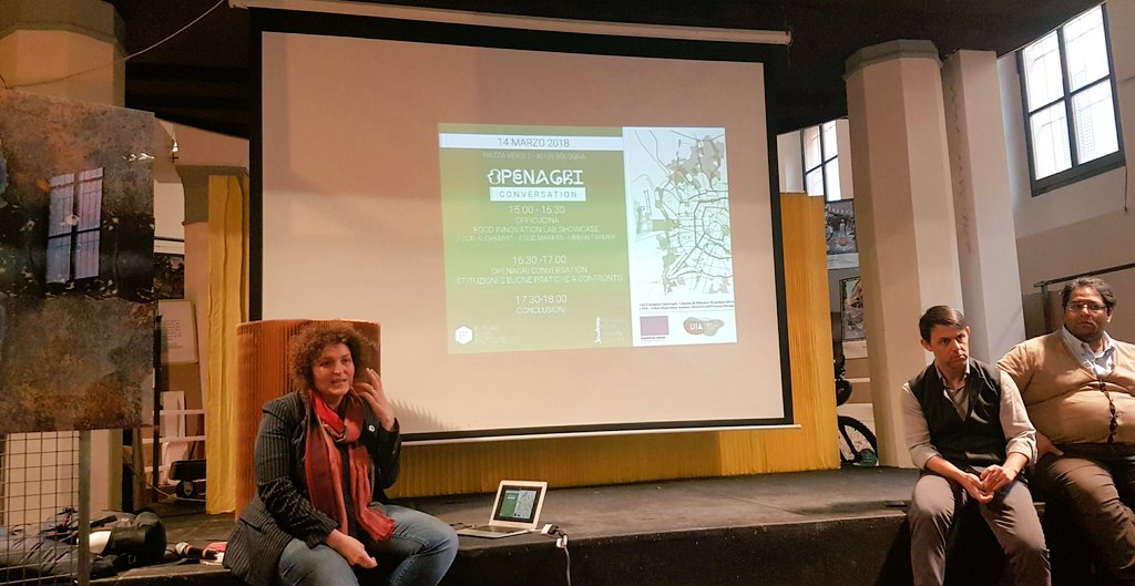 ClaudiaLarix's tweet photo. Oggi il @Ffoodinstitute ospita @OpenagriMilano a #Bologna, il progetto di cui siamo partner insieme a @ComuneMI @FondaPoliMi @PTPLodi @maremilano e tanti altri.
Vogliamo portare la #FoodInnovation nelle periferie urbane, nutrendo le città in modo sostenibile ;)
#MilanoSottoSopra https://t.co/yE0YSVGg2l