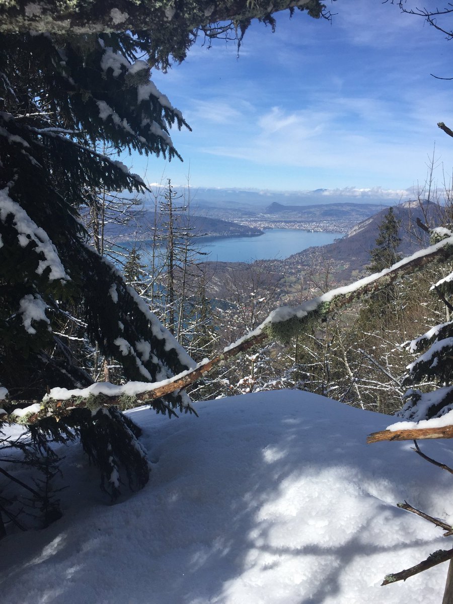 paul_brewer1's tweet photo. Winter on the mountain, Spring on the lake.....perfection! https://t.co/bK0QZ9B5Rm