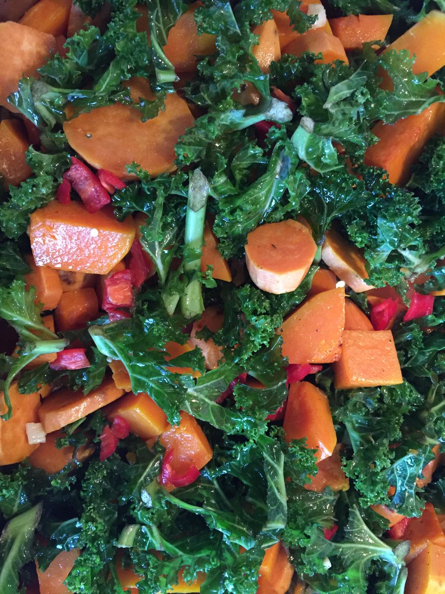 eatwithdignity's tweet photo. The psychological impact of #dysphagia can be devastating.  Enjoying a #ColourCount plate of leafy, veined vegetables might be too high risk #choking resulting in: loss of control of food choice, lack of variety and poor appearance
#ModifiedDiet requires VISUAL APPEAL @NHWeek https://t.co/IqTkelAfkT