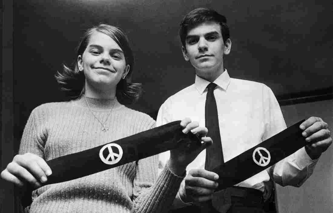Thinking of Mary Beth Tinker on #NationalWalkoutDay—kicked out of school in 1965 for wearing an armband in protest of the Vietnam War, won Supreme Court case in 1969. “Students do not shed their constitutional rights to freedom of speech or expression at the schoolhouse gate.”