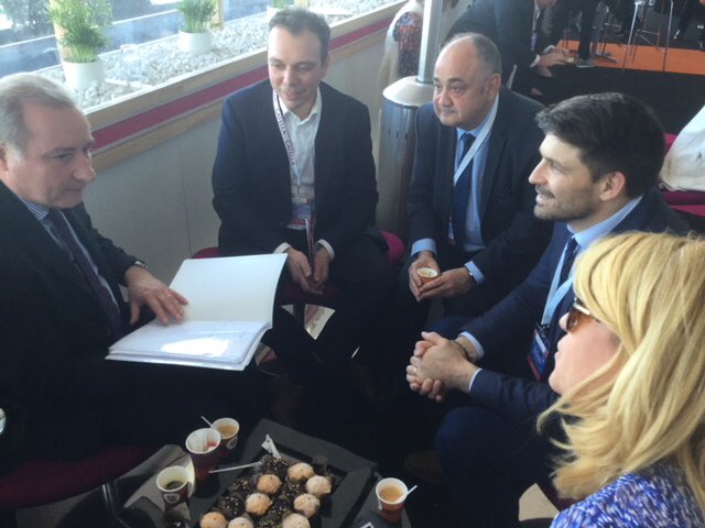 jlmoudenc's tweet photo. Avec les équipes d’#Engie, nous échangeons sur les grands projets structurants pour la Métropole toulousaine #MIPIM2018 https://t.co/mWDRfCW50E