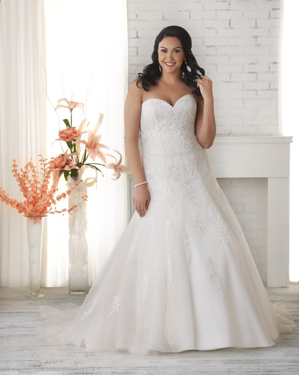 We offer a personal and friendly service as we aim to provide our brides with a truly memorable experience. #bride #wedding #plussizebride #plussizeweddingdress - ow.ly/YIrH30iQVOI