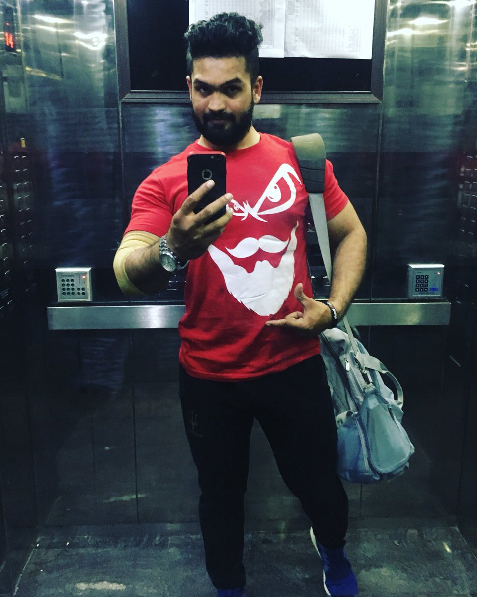 xmakfitness's tweet photo. Still suffering from Elbow pain but
Everyday is a BLESSING!!
#rednwhite #liftselfie #selfie #injured #recovery #instaselfie #positivelife #athletelife #sportsman #coach #fitnesstrainer #personaltrainer #keepcalm #ringofslam #butnoutfitness #prowrestler #wwepakistan #nevergiveup https://t.co/VoYn5atxla