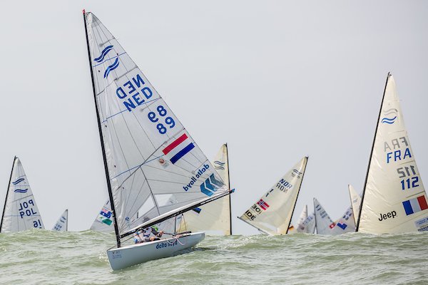 Wederom een sterke dag voor <a href="/NicholasHeiner/">Nicholas Heiner</a> bij de #finneuros. Vandaag werden met 18-22 knopen wind 3 races gevaren. Heiner finisht zijn races als 1e, 17e en 5e en ligt hiermee nog steeds op goudkoers!! 🎖️
Een overzicht van alle resultaten: 2018.finneuropeans.org/results/
#zeilvoorgoud