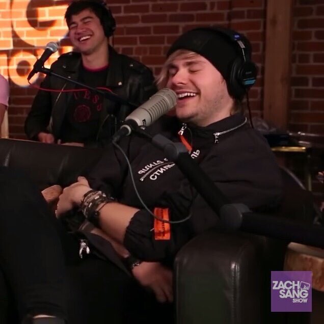 michael smiling :D (@mgcsmiiing) on Twitter photo 