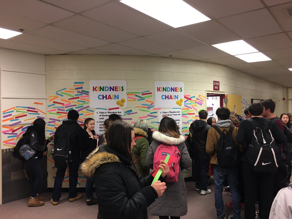 HFIIStuCo's tweet image. Falcons spreading kindness!