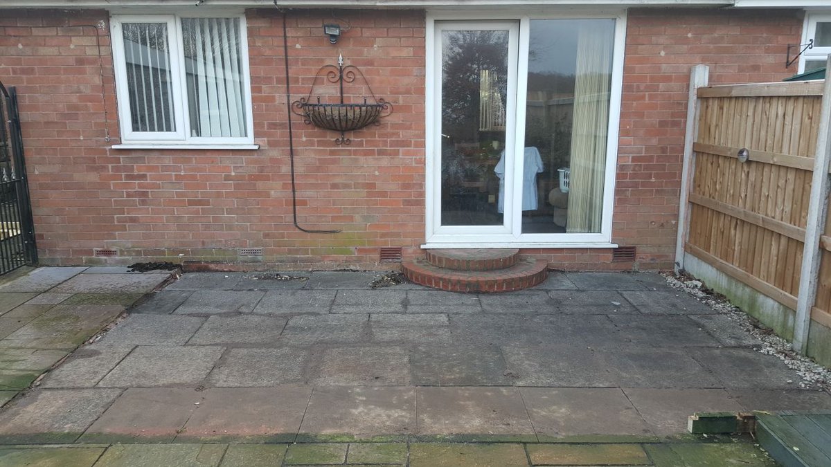 DonmacSolutions's tweet image. New white UPVC conservatory build #lookinggood #excellent