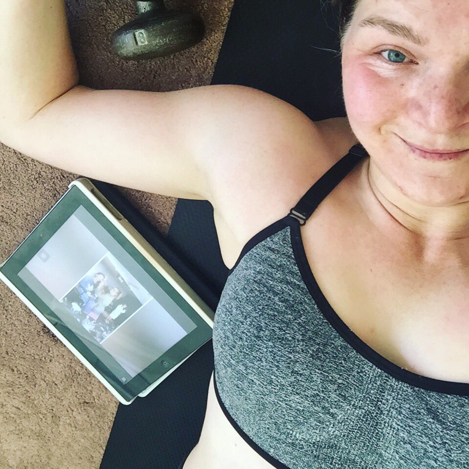 RoxTonesUp's tweet photo. I can’t get enough of #StudioToneItUp !!! It makes it so easy to get up and workout at home 🏋🏼‍♀️🔥🧘🏼‍♀️If you haven’t joined yet, you’re missing out! 👯‍♀️💪🏻💃🏼🧘🏼‍♀️❤️
#TIUteam https://t.co/Zjs6Du5S8a