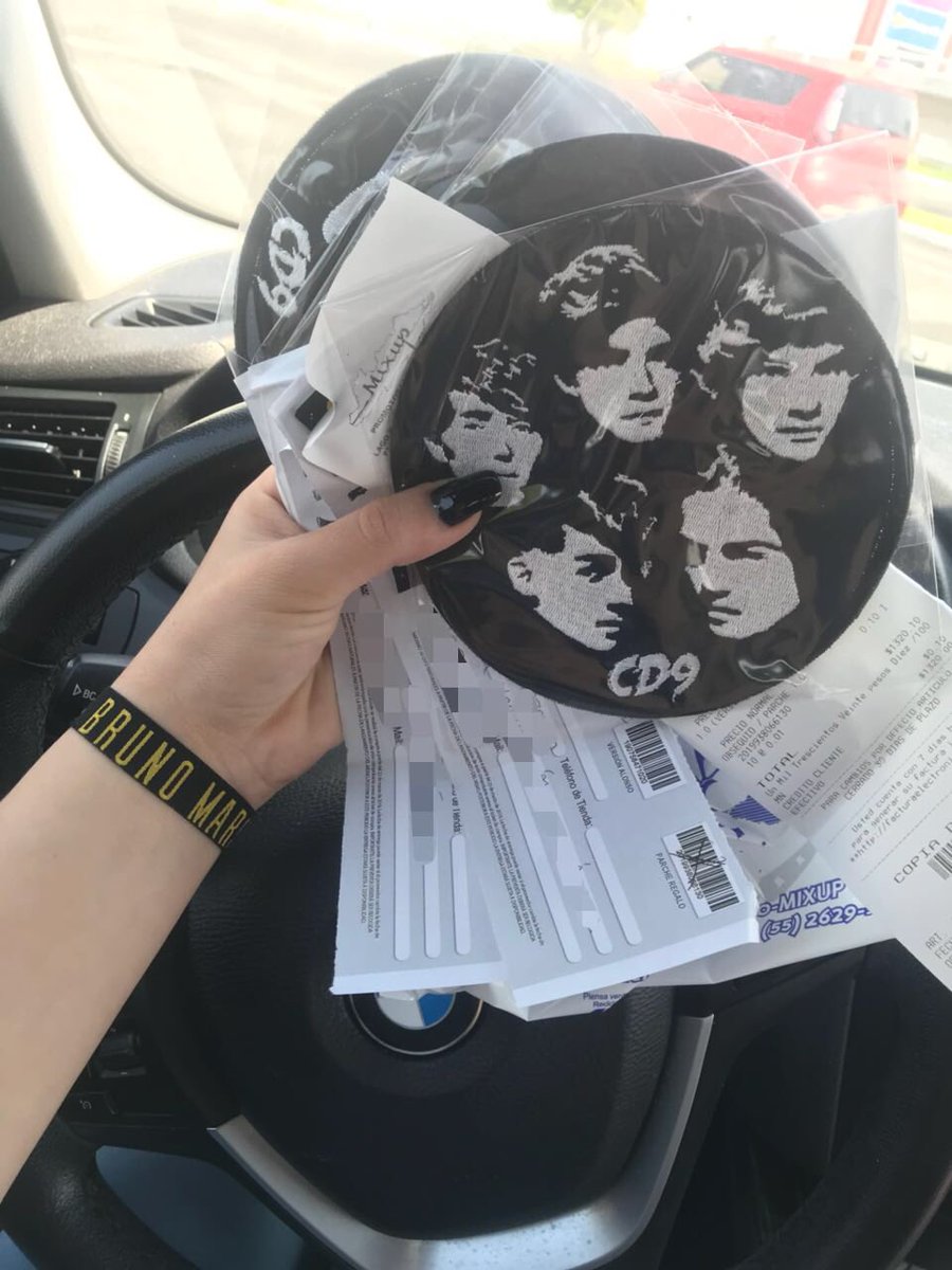 SoyDannaaa's tweet image. @CD9 @LoreBooomp @JesusBlaife @aborito @sandraroldan_10  
#UNOPUNTOCEROFREDDYCD9 #UNOPUNTOCEROJOSCD9 #UNOPUNTOCEROALANCD9 #UNOPUNTOCEROALONSOCD9 #UNOPUNTOCEROBRYANCD9

Listo ❤️❤️❤️ solo nos falta el grupal pero no salió en la preventa :(