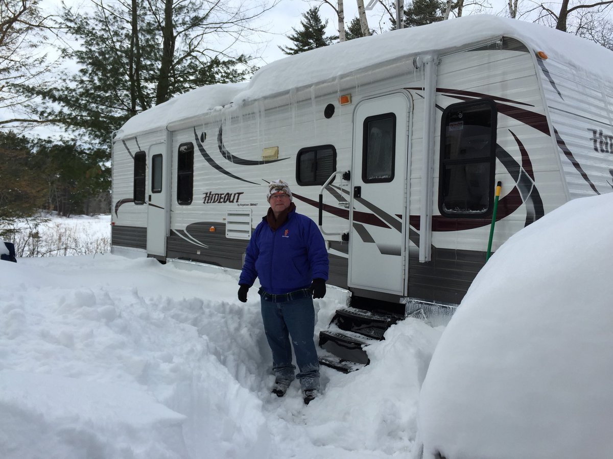 ExtremeRVing's tweet photo. @GalsWander @RoadtripC @NothingButNE @HHLifestyleTrav @MadHattersNYC @mitziplayer @suziday123 @always5star @MoMo_SanDiego @loveGoldenHeart I remember the winter of 2014/2015 in Massachusetts. It was my 2nd New England winter, and my LAST 🤣 #desertfloweratheart #ExtremeRVing #rvlife #leaveordinarybehind https://t.co/bJhmkj2ipw