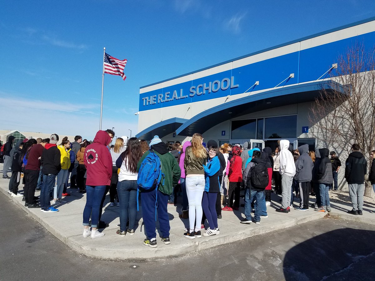 Very impressed with our student leaders and all REAL students who participated silently and safely for 17 minutes in an event to honor the lives of 17 Florida peers tragically lost. #REALWALKOUT #WALKOUT #BEREAL