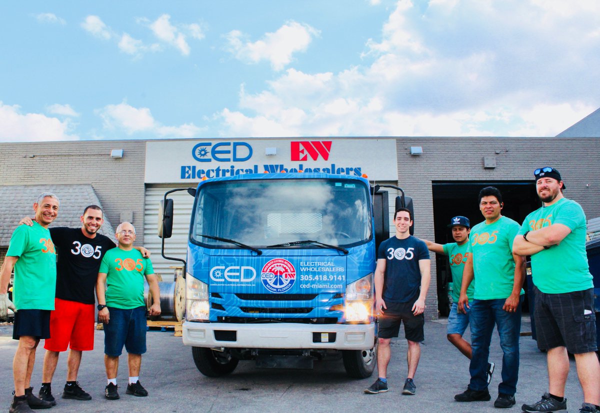 CEDEWMiami's tweet photo. Our crew getting it done. #export #islandexport #miami #miamiexport #electrician #electricianlife #electrical #electricalwork #electricalsupply #caymanislands #electrical #electricalsafety #ew #cedew #electricalengineer #305 #ced #electricalwork #miamidade #doral https://t.co/QgKL9hW2BX