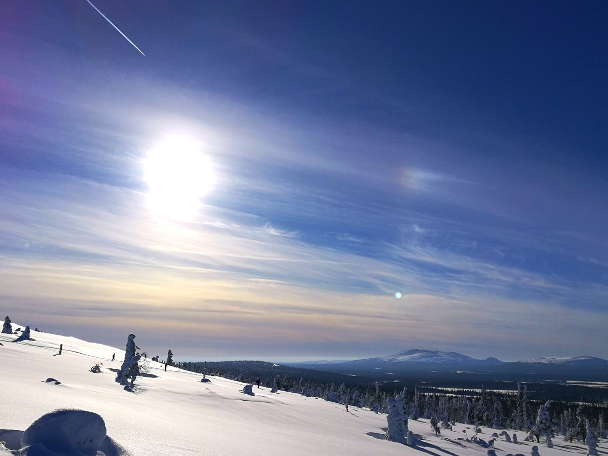 MaaretVaananen's tweet photo. "Vapaa vain on umpihanki"🎿Moni #kansallispuisto tarjoaa mahtavat mahdollisuudet myös omille laduille✌Seuralaiseksi kannattaa ottaa vaikka #OACKar #karvapohjasukset🎿 Niitä voi vuokrata monesta paikkaa tai lainata @Partioaitta #365klubi #pallasylläskansallispuisto 💚 https://t.co/mMwO0v4cE6