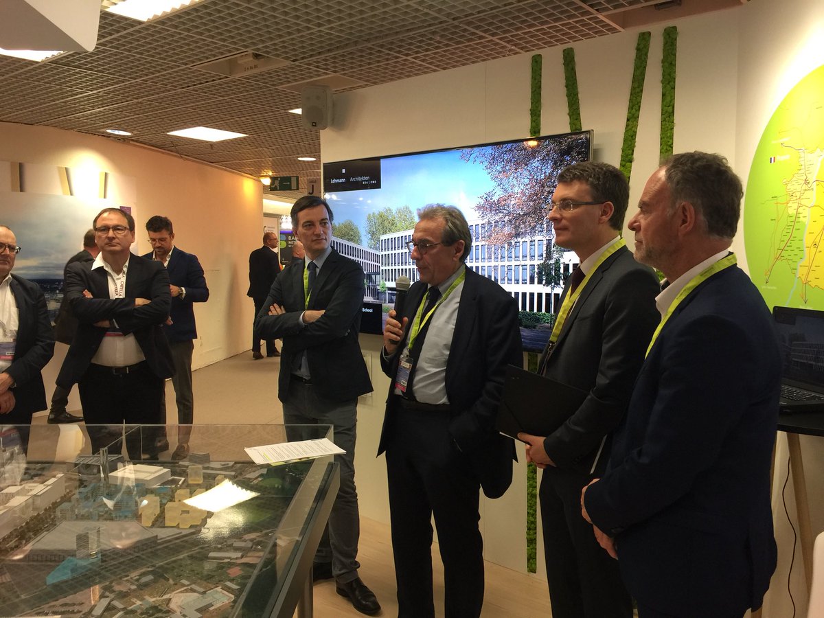 meyer_martine's tweet photo. En ce moment, au #MIPIM2018, on inaugure le stand de l’#Eurométropole de #Strasbourg : focus sur les atouts d’un territoire transfrontalier métropolitain ! @strasbourg @europtimist_eu @aeroport_sxb @eurodistrict @wro https://t.co/BpgVWZsjf7
