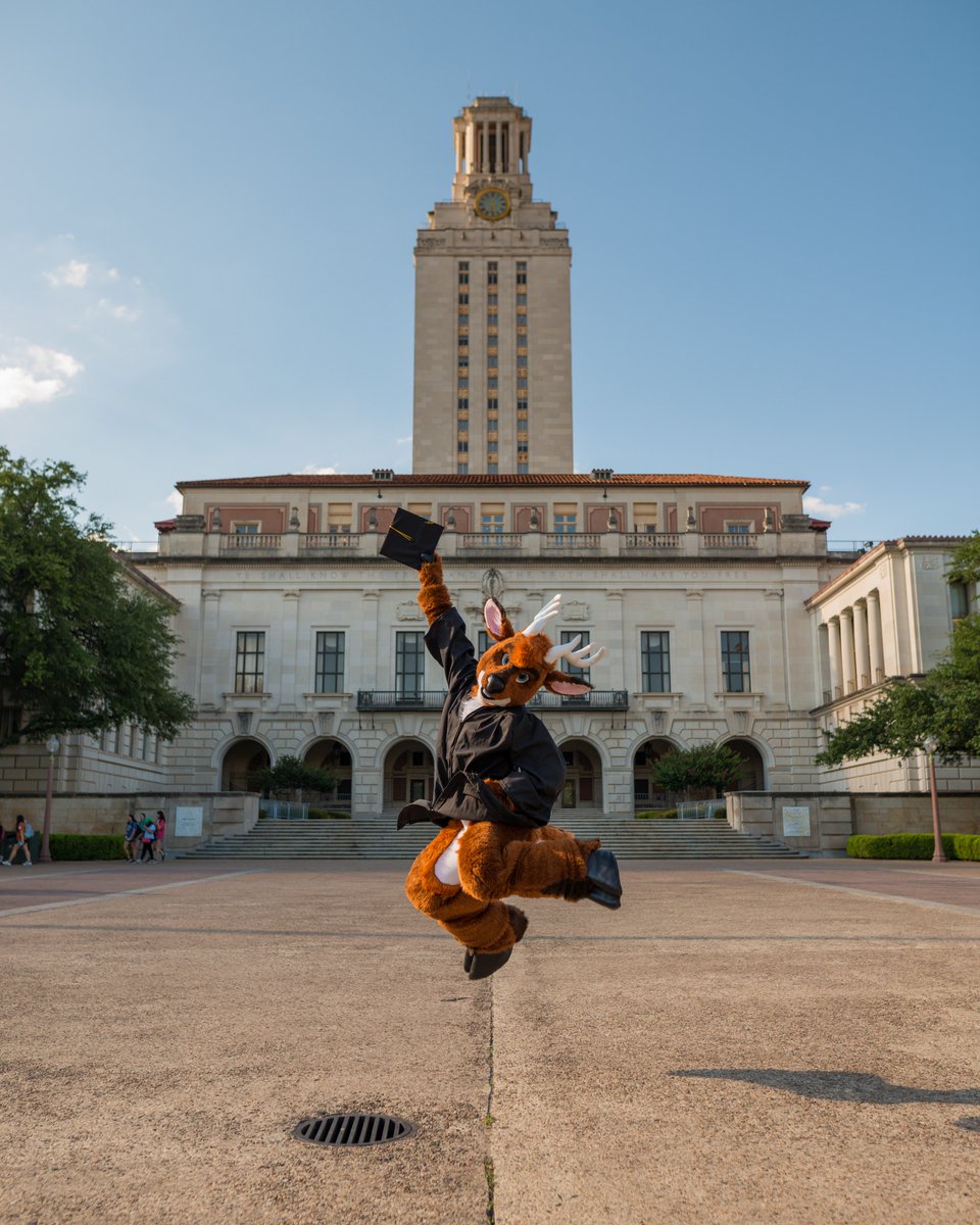 BuckleyDeer's tweet photo. It's hard to believe how quickly time flies! Two years ago, I took my first steps in these goofy hooves and showed off my new antlers at #TFF2016. These past couple years have really been a dream come true, thank you @thefuzzfactory for bringing my buck to life :) https://t.co/Ux9Balb3Bg
