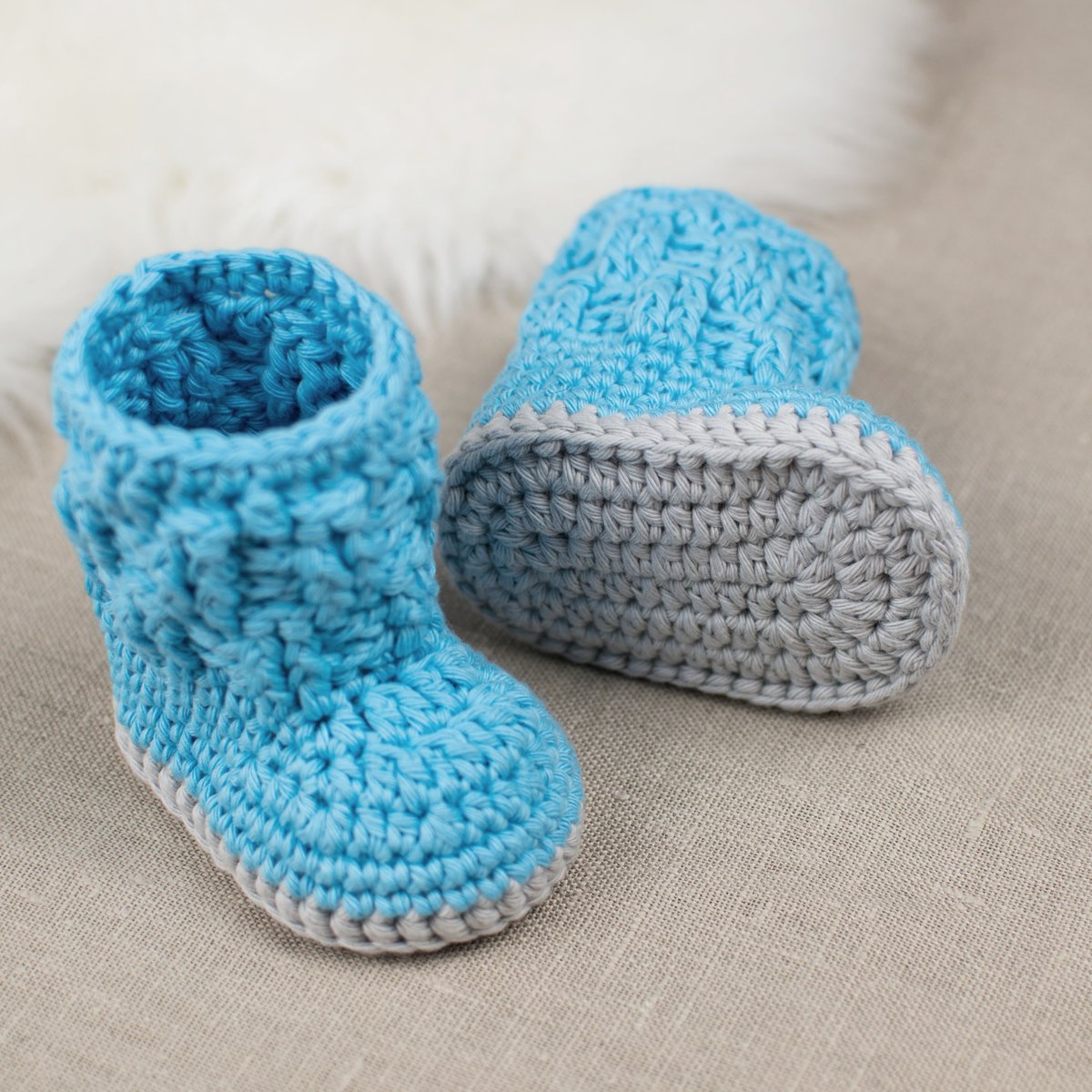 CrobyPatterns's tweet image. Crochet Baby Booties - Blue Snowman
PATTERN: goo.gl/JeUWXi
Happy crocheting everyone! :)