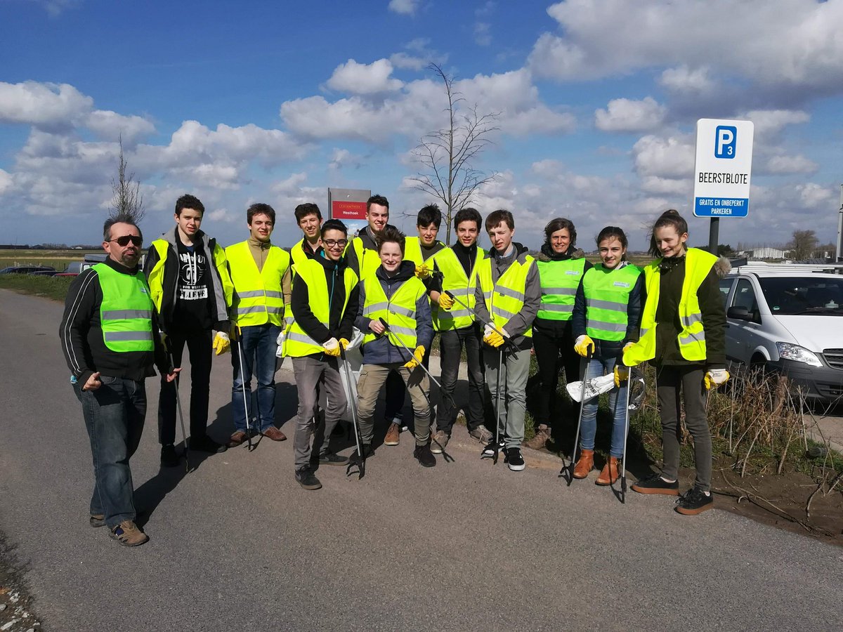 collegedik's tweet photo. We treffen het met het weer tijdens de zwerfvuilactie! https://t.co/IpnqmFeDvv