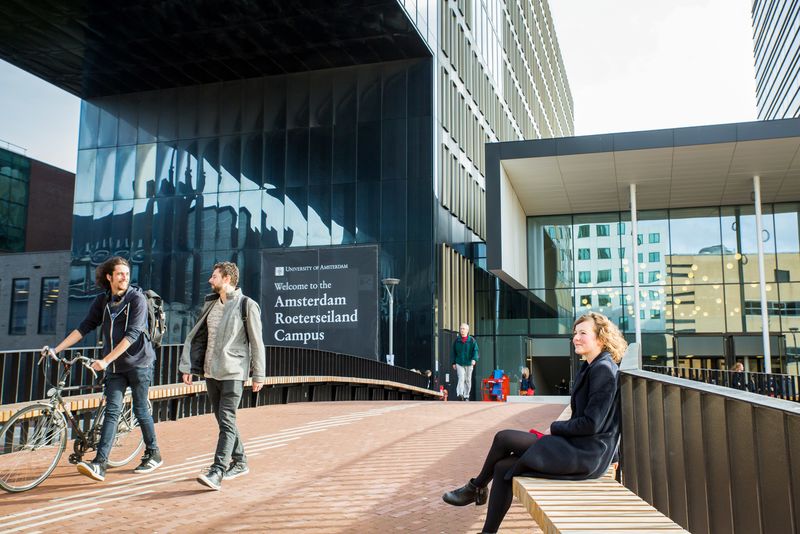 Roeterseilandcampus, Universiteit van Amsterdam is genomineerd voor de RIBA International Award 2018. De winnaar wordt gekozen uit wereldwijde inzendingen van architectenbureaus. Dit jaar nemen 62 bureaus uit 29 landen deel aan deze prestigieuze competitie goo.gl/vv4Tbi