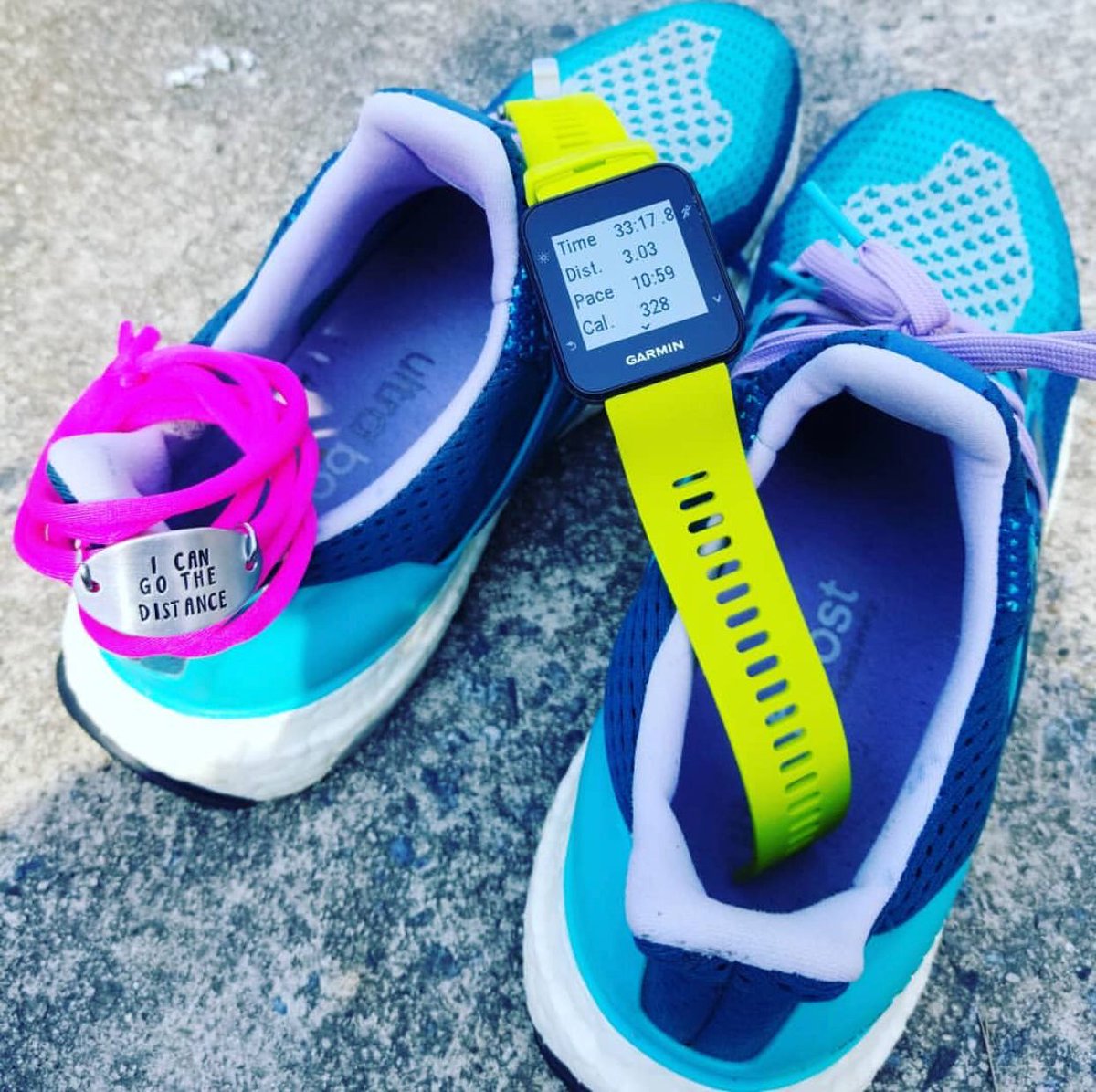 MomentumJewelry's tweet photo. When you run the marathon, you run against the distance, not against the other runners and not against the time. ~Haile Gebrselassie 💜
📷: @pharmgrl_runner .
.
#peaceloverun #worrylessrunmore #gothedistance #running #momentumjewelry https://t.co/BJVWCAJRdu