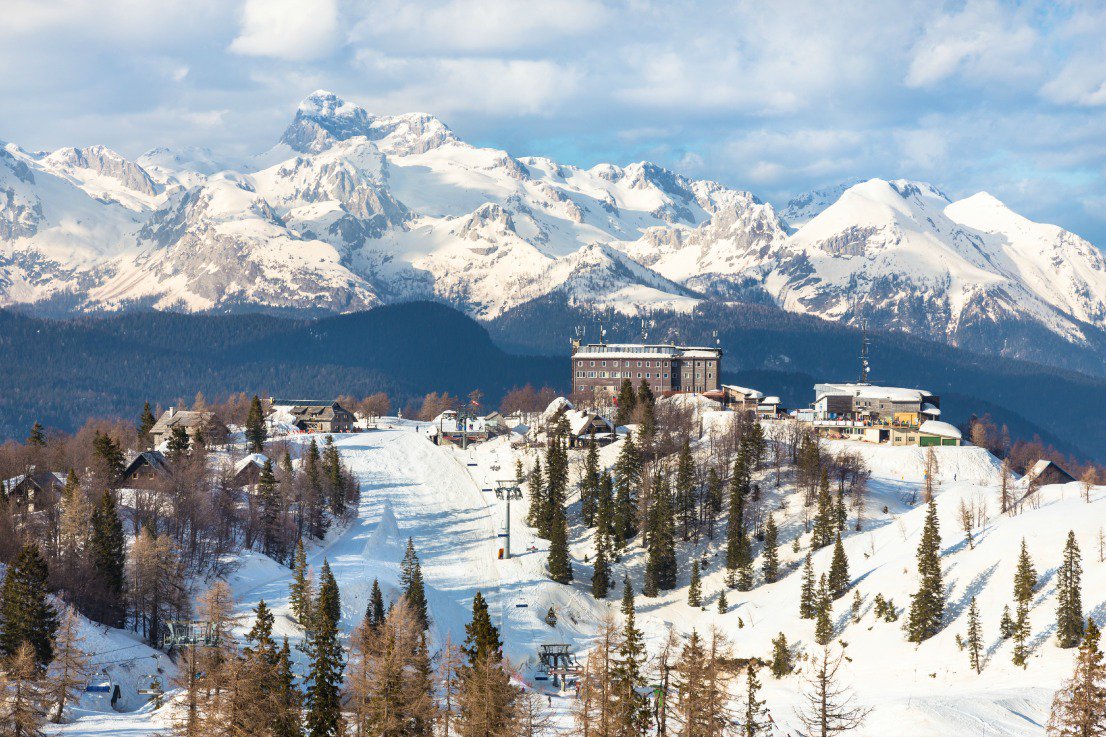 Looking for value for money? then #Slovenia is a no brainer!

The Slovenian slopes are of a high standard but without the high prices. It’s a stunning place that’s great for families and beginners, so pack your bags now! 

Search Slovenia here: bit.ly/2pbsx8o #skiholiday