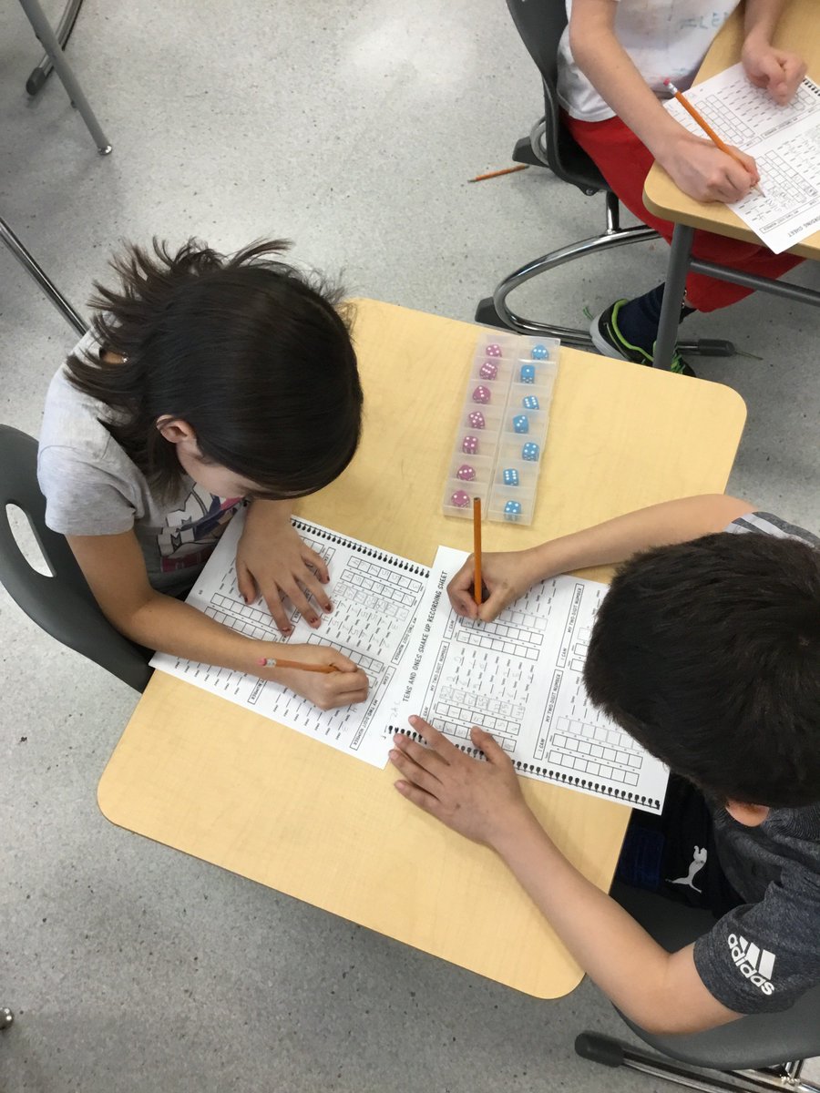 Norwood_EPSB's tweet image. The #ToogoodTwos are busy learning new math games! #NorwoodNumeracy #LearningInDifferentWays #EPSB