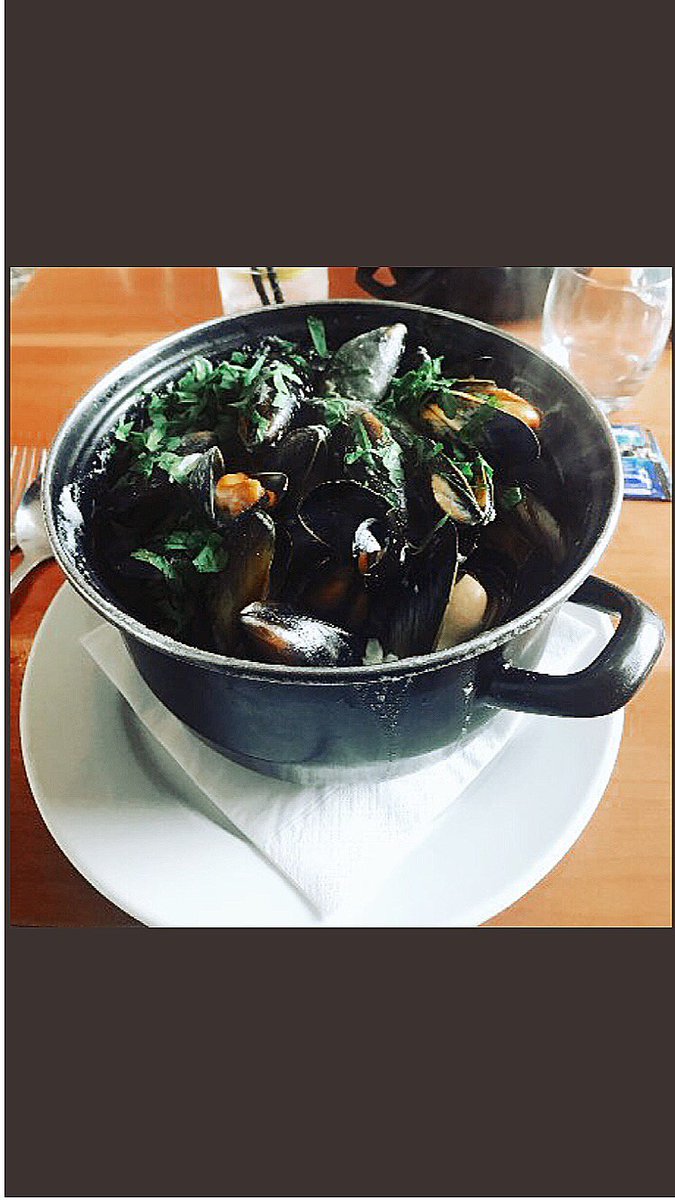 Mussels... white wine...shallots...garlic 📸 
#foodinspiration #mussels #eatlocal #musselandsteakbar
