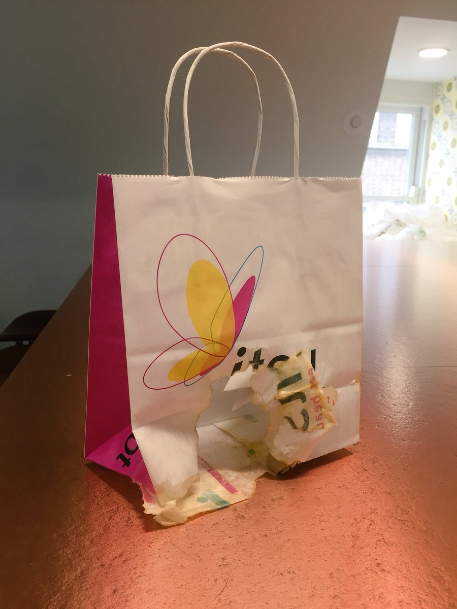 tom93mitchell's tweet photo. @ItsuOfficial my colleagues lunch is being enjoyed by the pavement today because your paper bags are so weak, think you owe her some more soup #notfitforpurpose #itsu #rant #goinghungry #hangry https://t.co/cfAptEr7mR
