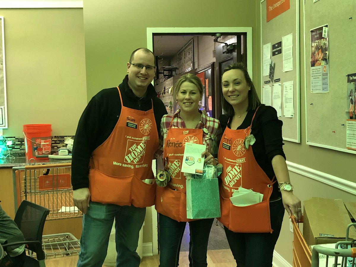 Congratulations <a href="/ReneeBrozek/">Renee Brozek</a> on earning your Diamond Award! Thank you for all your hard work and for taking such excellent care of our customers! You deserve it! @plymouthhd2762 <a href="/BFitzgerald1231/">Brian Fitzgerald</a> <a href="/sdsmith626/">Scott Smith</a> <a href="/HDKevinH/">Kevin Hernandez</a> <a href="/JulieGiattino/">Julie Giattino</a>