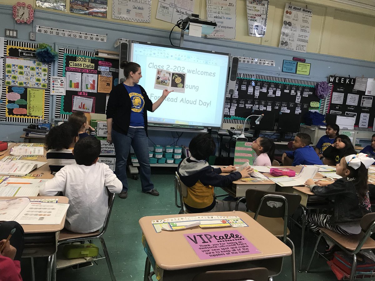 2ndGradeJKO's tweet image. Mrs. Young was our guest reader for Read Aloud Day at PS 66! Thank you Mrs. Young! @PS66JKO @shanana723 #class202 #readaloudday 📚