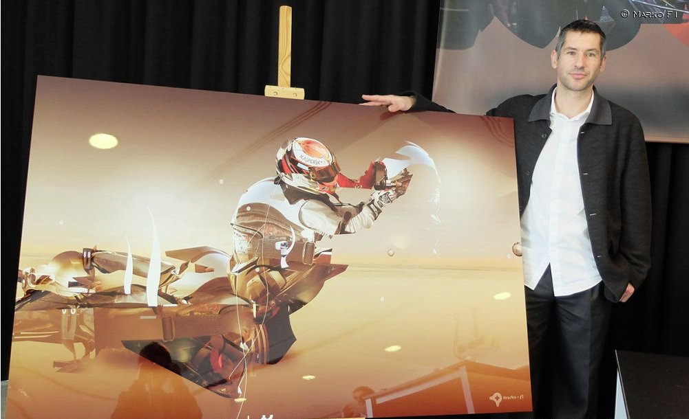 Como menciona <a href="/SoyMotor/">SoyMotor.com</a> sobre el libro Feel, de arte@markoartistf1, la longevidad de una obra de arte alcanza una nueva dimensión con nuestro Sistema VITRA, de colorimetría eterna, ingnífugo y de alta resistencia a la abrasión y los arañazos. soymotor.com/noticias/arte-…