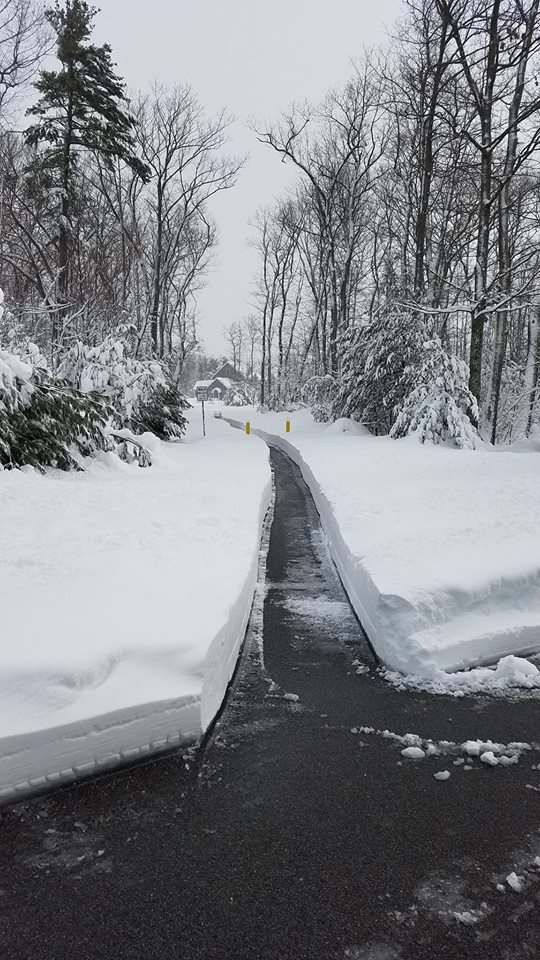 thejuddz's tweet photo. @Ariens Ariens 1128 Pro , 15 years old, still going strong , 25 inches of new snow cleared in Southern New Hampshire, #skyler https://t.co/s0sjJHs8Pg