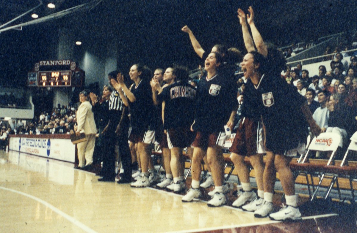 HarvardWBB's tweet image. 20 years ago today we made history as the only 16-seed to defeat a 1-seed in the NCAA Tournament, beating Stanford, 71-67! #GoCrimson