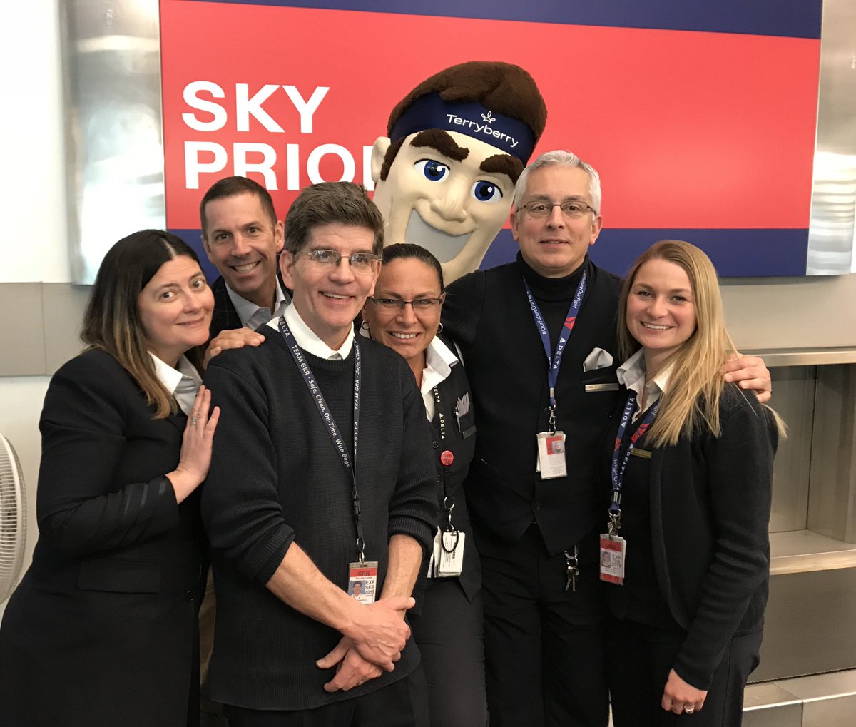 TerryberryCo's tweet photo. @Recognition_Man is en route to beautiful #Phoenix, #Arizona for a couple very exciting recognition events ✈️ More to come! #Delta https://t.co/pcHKIAGoOe