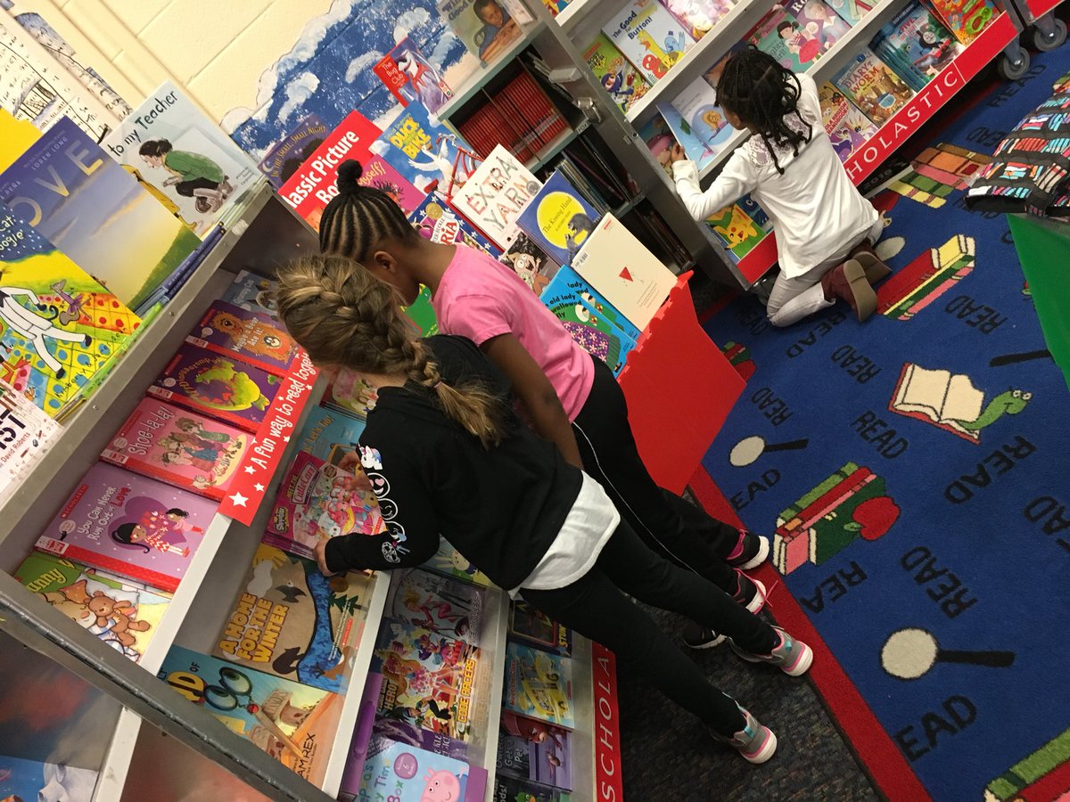 Alpharetta_ES's tweet photo. Book Fair week is always exciting! Reading is so much fun! @Alpharetta_ES #readto yourchildren https://t.co/0yRy4fOuy1