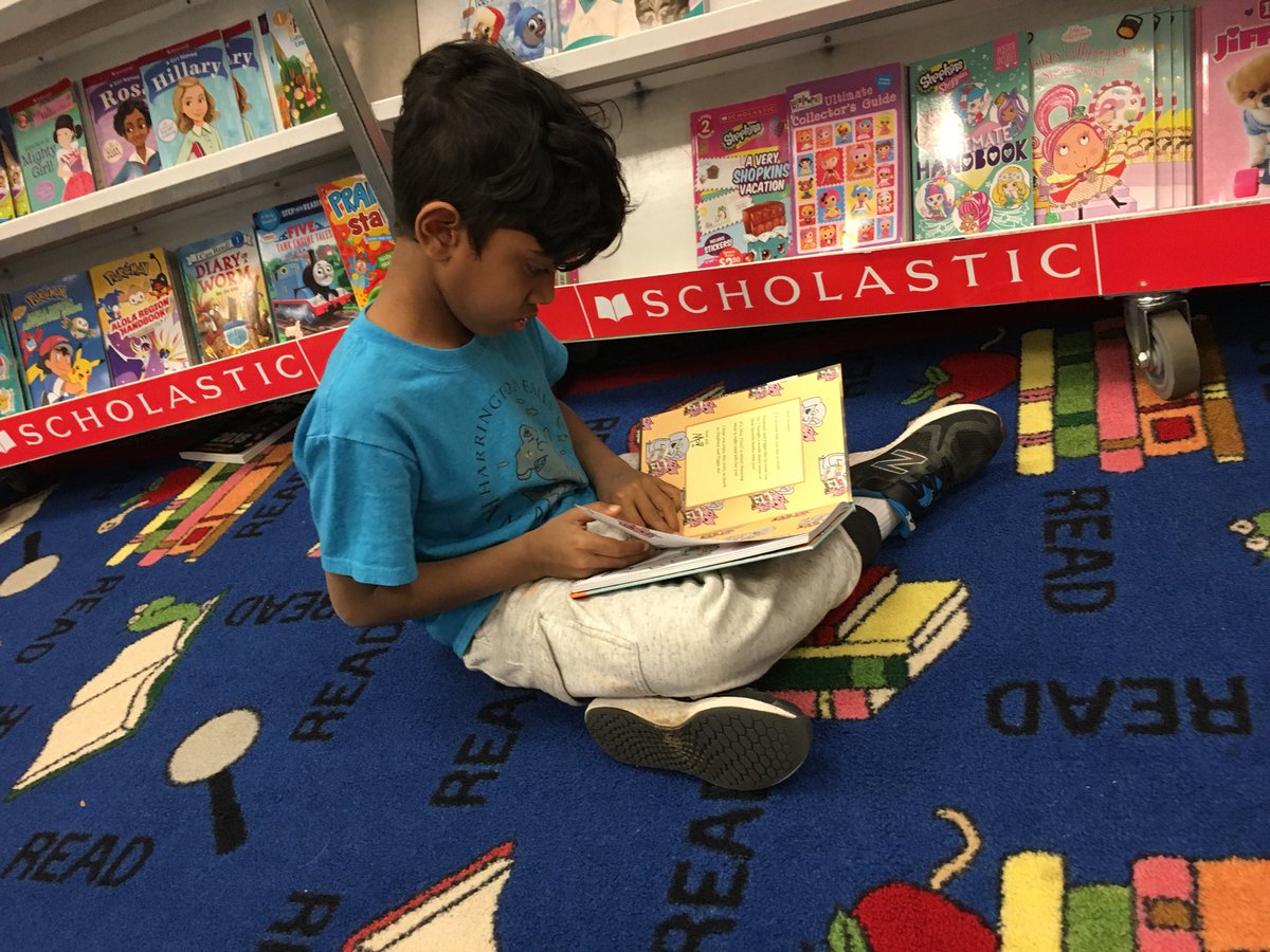 Alpharetta_ES's tweet photo. Book Fair week is always exciting! Reading is so much fun! @Alpharetta_ES #readto yourchildren https://t.co/0yRy4fOuy1