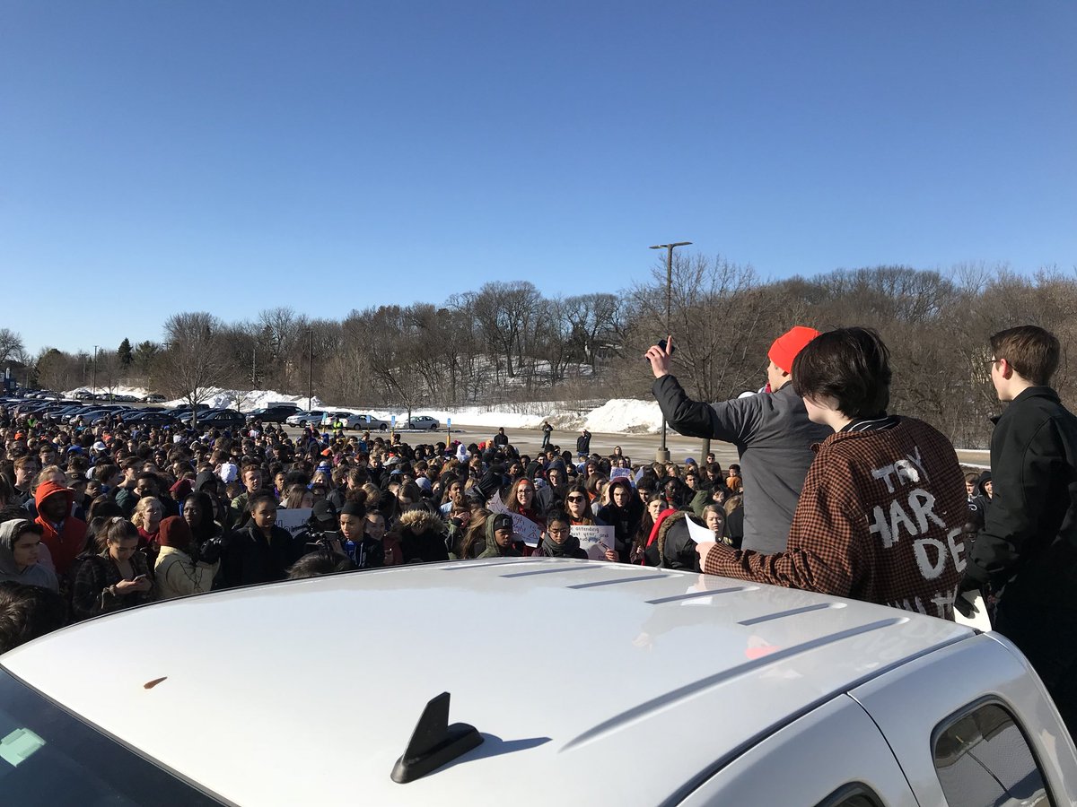 apgovorg's tweet photo. Scenes from the #NationalSchoolWalkout at @HopkinsHigh270 https://t.co/x00hpiz1PO
