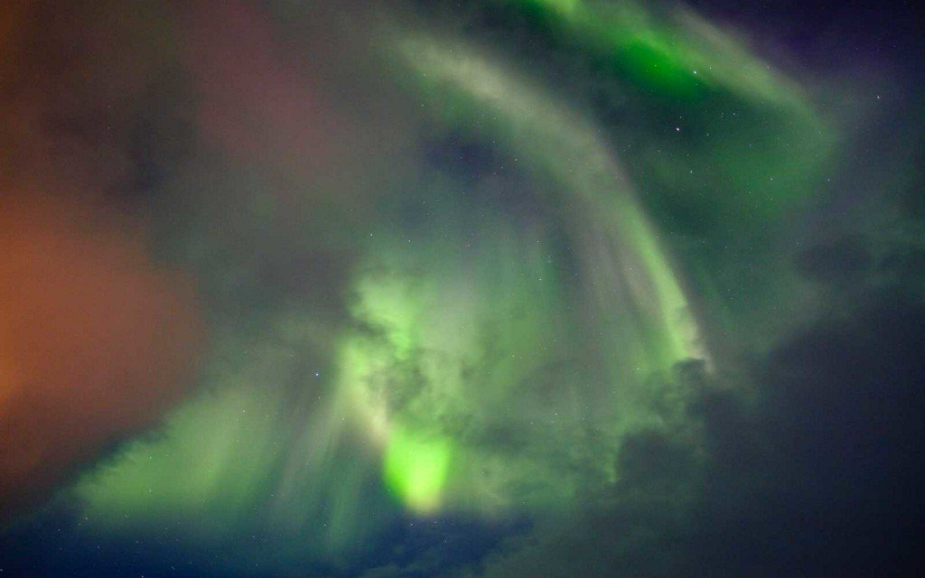 What an awesome chance to see the Northern Lights without traveling far!

RT <a href="/TravelLeisure/">Travel + Leisure</a>: A solar storm could give the U.S. a rare glimpse of the Northern Lights tomorrow tandl.me/2Hy5z2J 

#travel #northernlights #luxuryhotel #superhost #airbnb