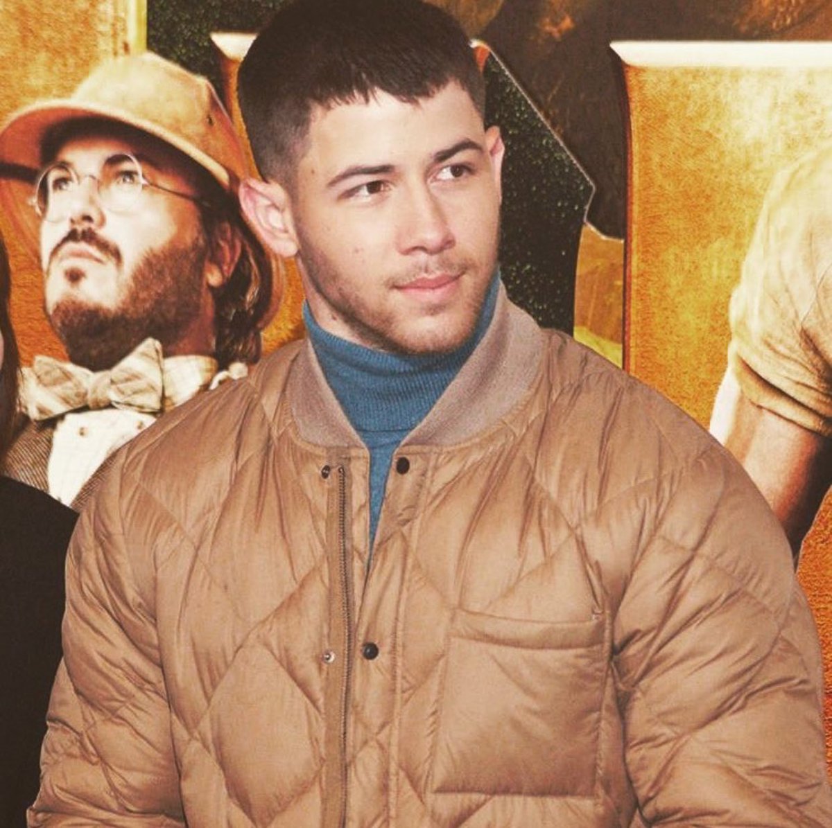 When you’re in Japan promoting <a href="/jumanjimovie/">Jumanji Movie</a>, and Jack Black isn’t there in person... but at least his photo is so everything is okay in the world. 😂😎👍🏼 #jumanji #tokyo #turtleneckseason #MajiJumanji