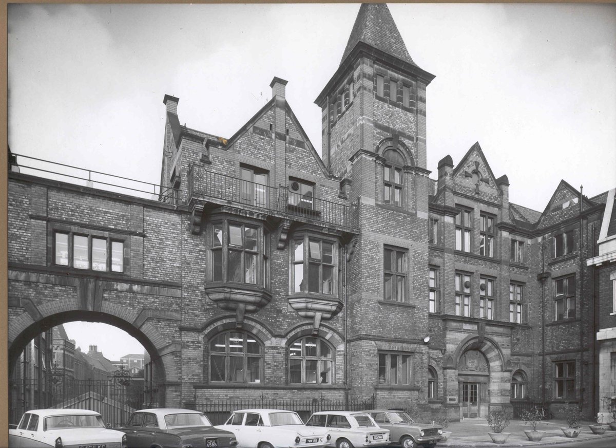 Albert Einstein was born #OnThisDay in 1879. Did you know #Einstein visited #LivUni twice - once in 1923 when the #Physics department was located in the George Holt Building and again in about 1930 when he was shown around #Chemistry department <a href="/livuniphysics/">University of Liverpool Physics</a>
<a href="/livuniphyssci/">School of Physical Sciences</a>
