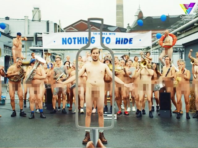 CreativeBar's tweet photo. Los censuran pero ellos no tienen nada que esconder: @absolut_es https://t.co/3UxcDASy95 #transparencia #thevodkawithnothingtohide https://t.co/OhAjAp7NbQ