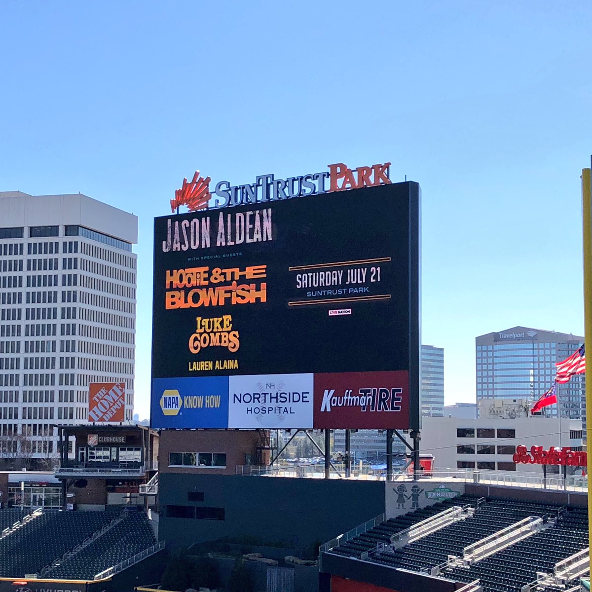 Braves's tweet image. Coming to @SunTrustPark on July 21: @Jason_Aldean @HootieTweets @lukecombs &amp;amp; @Lauren_Alaina! 

🎶 Braves.com/JasonAldean